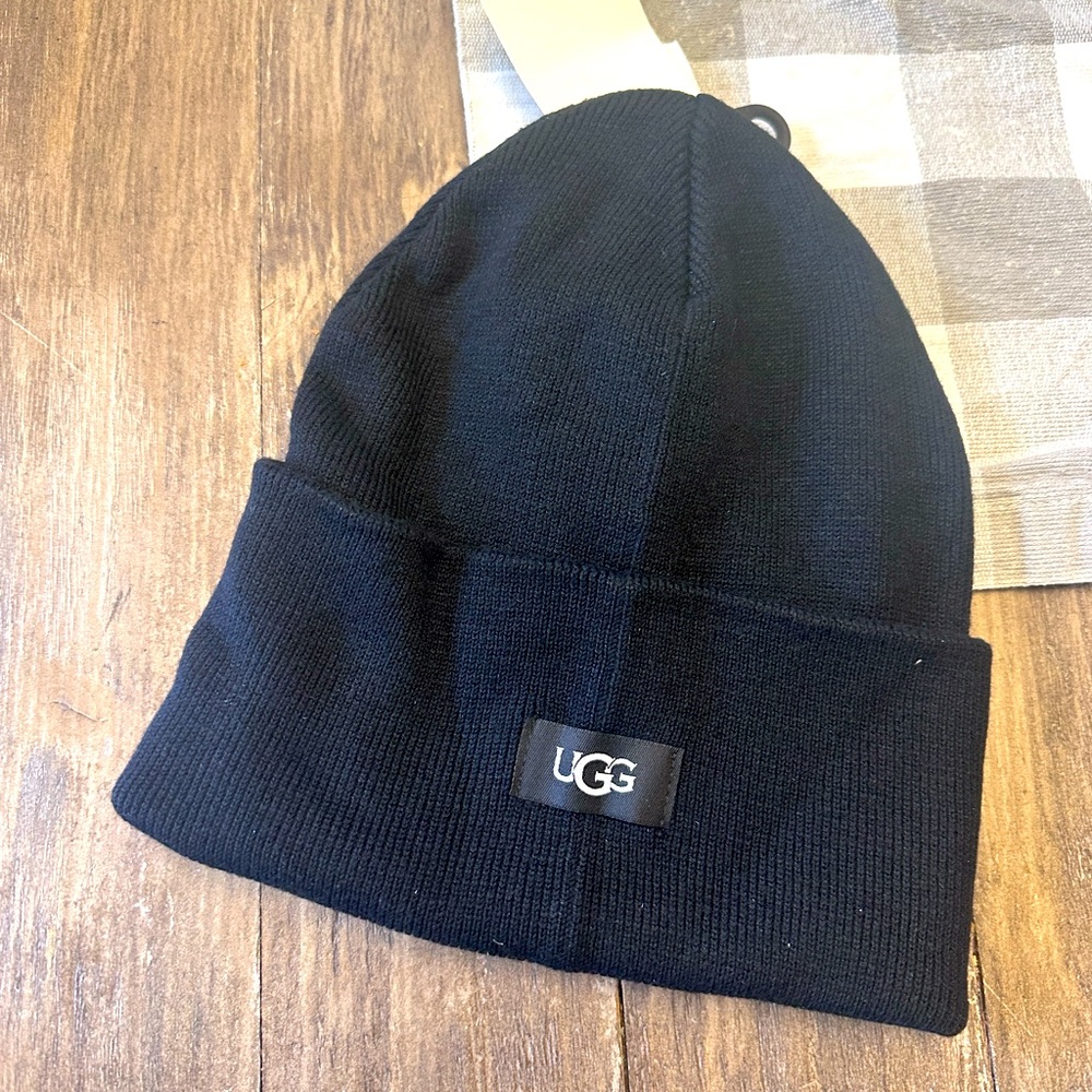 UGG Unisex Black Beanie NWT